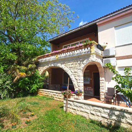 Apartment Mariza 2235 Pula