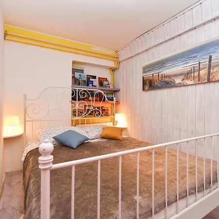 Apartment Mariza 2235 *